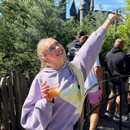 Ellah Perry is not dating anyone right now.